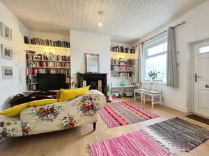 Living room- click for photo gallery